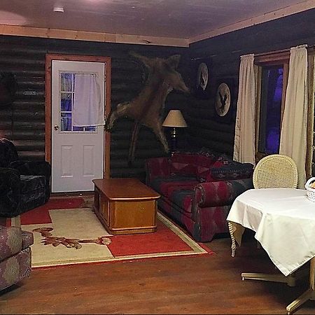 Flying U Ranch Hotel Seventy Mile House Kültér fotó